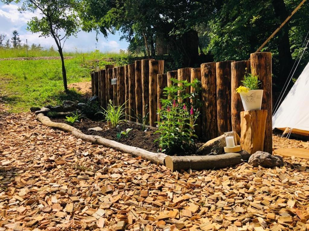 Glamping Nad Meandry Campo de lujo Unhošť