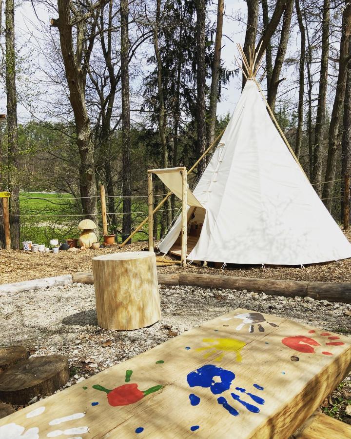 Glamping Nad Meandry Luxury tent Unhost
